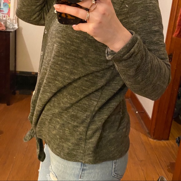 Kim & Cami Medium Button Down Tie Top Deep Green - Picture 9 of 10